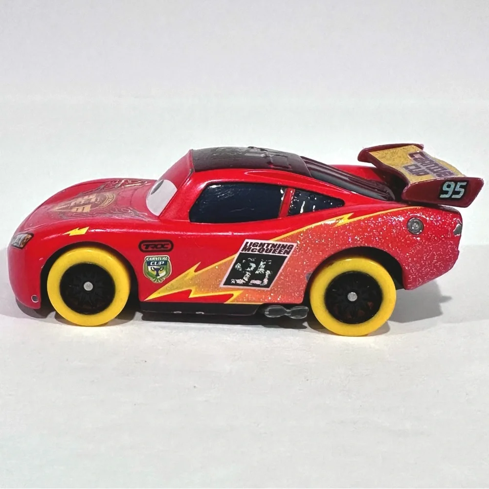 Disney Cars Carnival Cup Lightning McQueen Die-cast